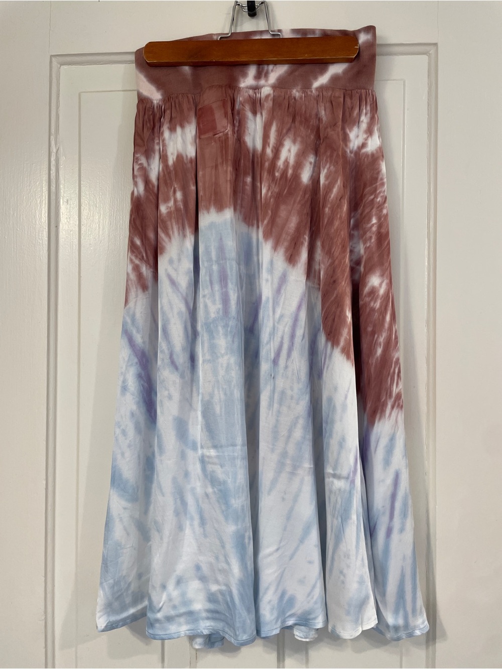 Chaser Faux-Wrap Tie-Dye Midi Skirt in Copper, White and Light Blue Size Small